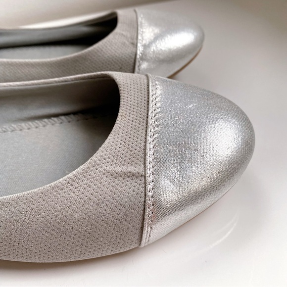 🍂 FESTIVE GREY SILVER TRIM ROUND TOE FLATS! - Picture 10 of 14